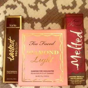 2 highlighters and 1 matte lipstick NEVER USED !